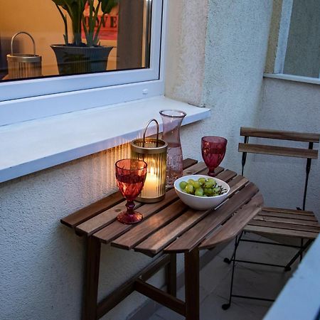 Apartament Przy Metrze Wierzbno Z Nuta Vintage Warszawa Zewnętrze zdjęcie