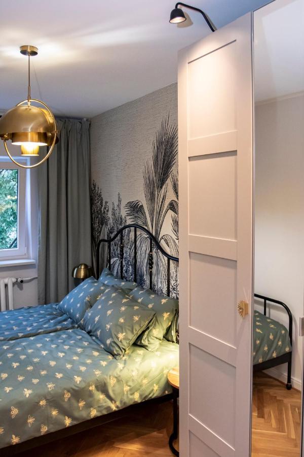 Apartament Przy Metrze Wierzbno Z Nuta Vintage Warszawa Zewnętrze zdjęcie